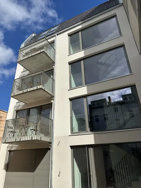 BALCONY LIVING - möbliertes Apartment — photo 1